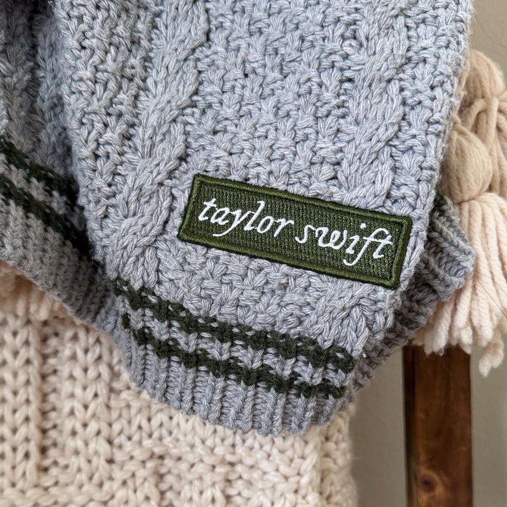 Taylor Swift The “Cardigan” Limited Edition Gray Ivy Sweater XS/SM - Picture 4 of 5